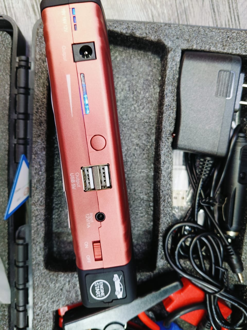 Arrancador de Batería Portátil Multifunción – Power Bank de Alta Potencia y Linterna de Emergencia