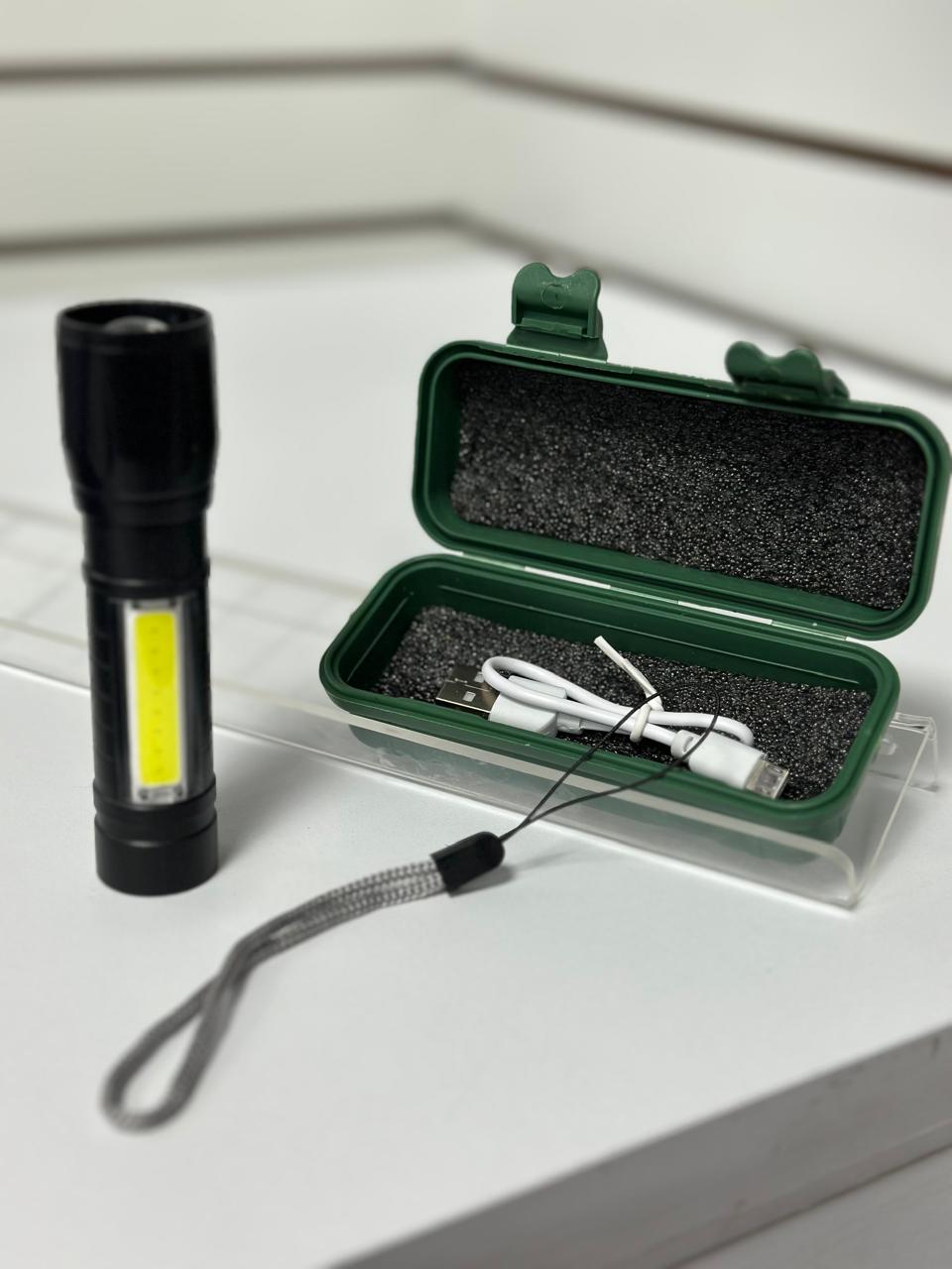 Mini Linterna LED Recargable USB de Alta Potencia